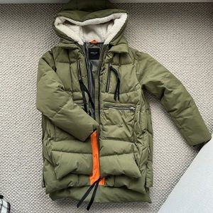 Amazon puffer jacket Orolay. Size Small. Olive green. Like new